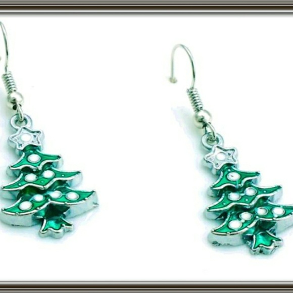 Christmas Tree Dangle Acrylic Earrings New🎄 - Picture 3 of 6
